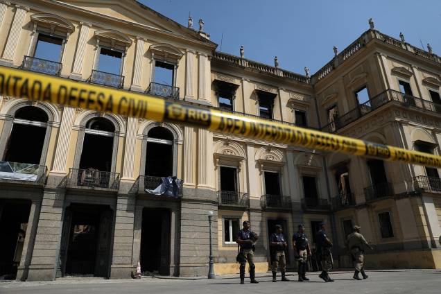 Policiais do município do Rio de Janeiro fazem a segurança do Museu Nacional que está interditado após incêndio - 03/09/2018 Policiais do município do Rio de Janeiro fazem a segurança do Museu Nacional que está interditado após incêndio - 03/09/2018