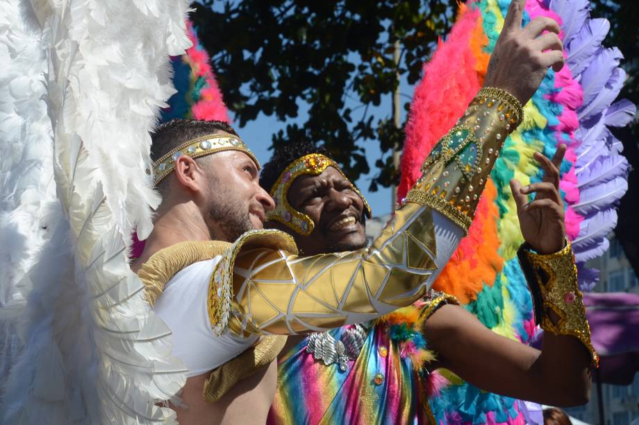 Pessoas participam da 23<span>ª</span> edição da Parada LGBT na Praia de Copacabana - 30/09/2018