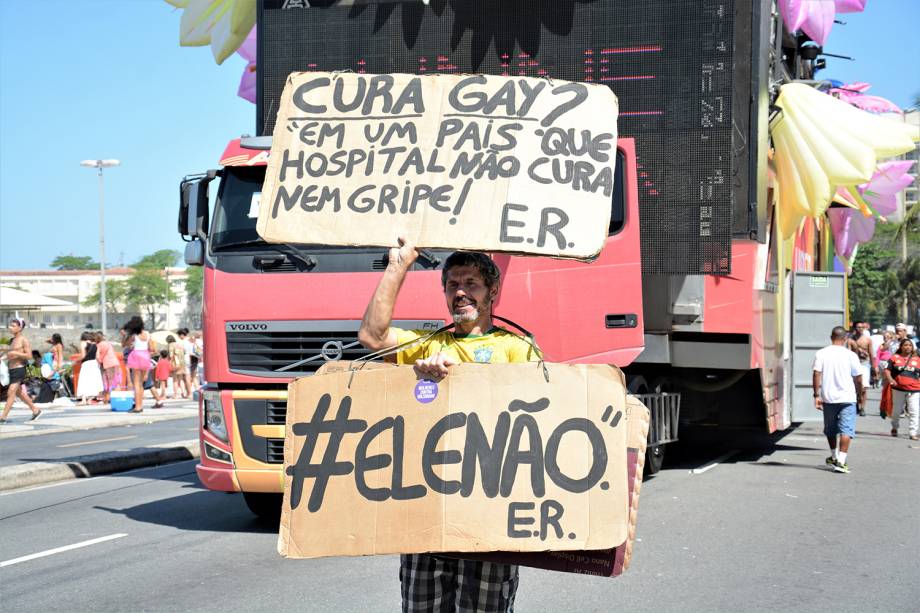 Manifestante durante a 23<span>ª</span> parada LGBT na Praia de Copacabana, Rio de Janeiro - 30/09/2018 