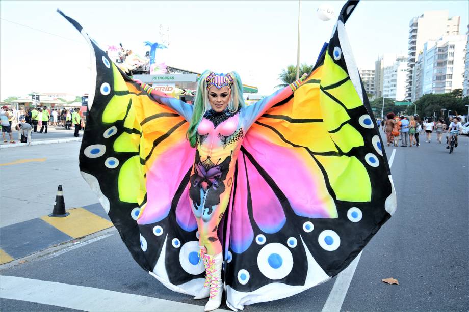 Pessoas participam da 23<span>ª</span> edição da Parada LGBT na Praia de Copacabana - 30/09/2018