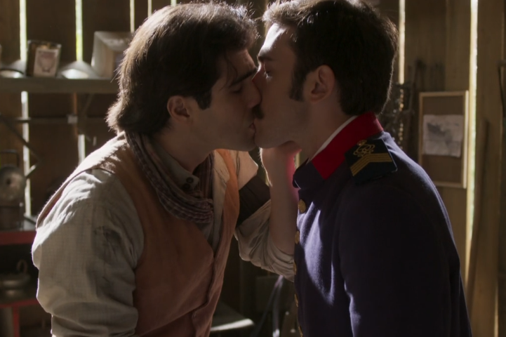 Luccino e Otávio se beijam em ‘Orgulho e Paixão’