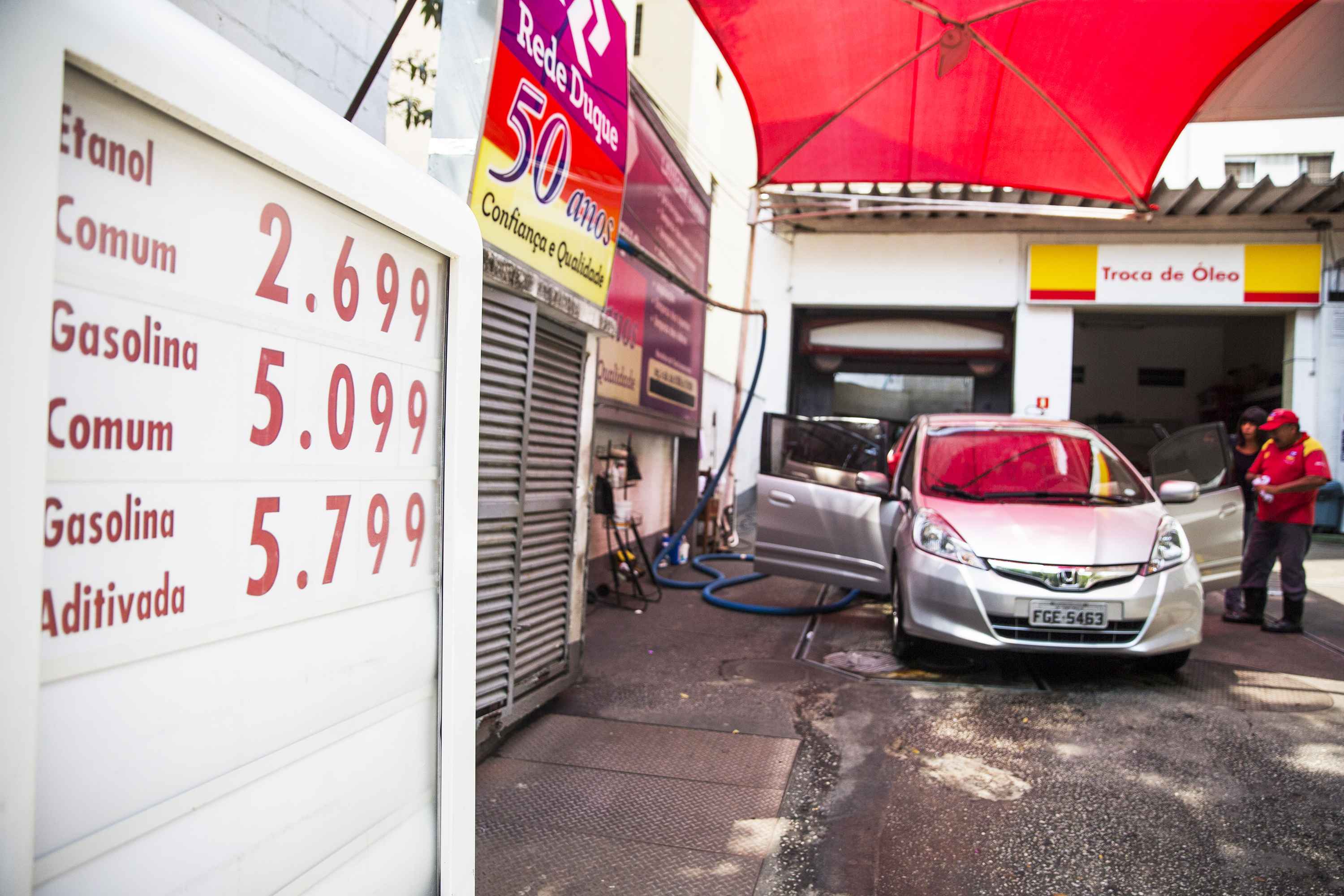 Litro Da Gasolina Comum Já é Vendida Por 5 Reais Em Postos De Sp Veja 