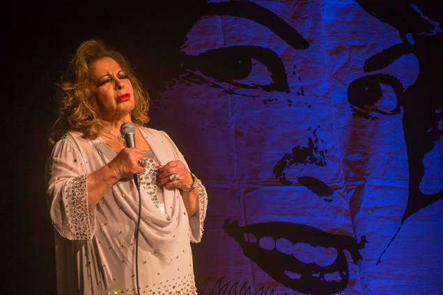A cantora Ângela Maria no palco do Sesc Santana em São Paulo - 28/07/2016 A cantora Ângela Maria no palco do Sesc Santana em São Paulo - 28/07/2016