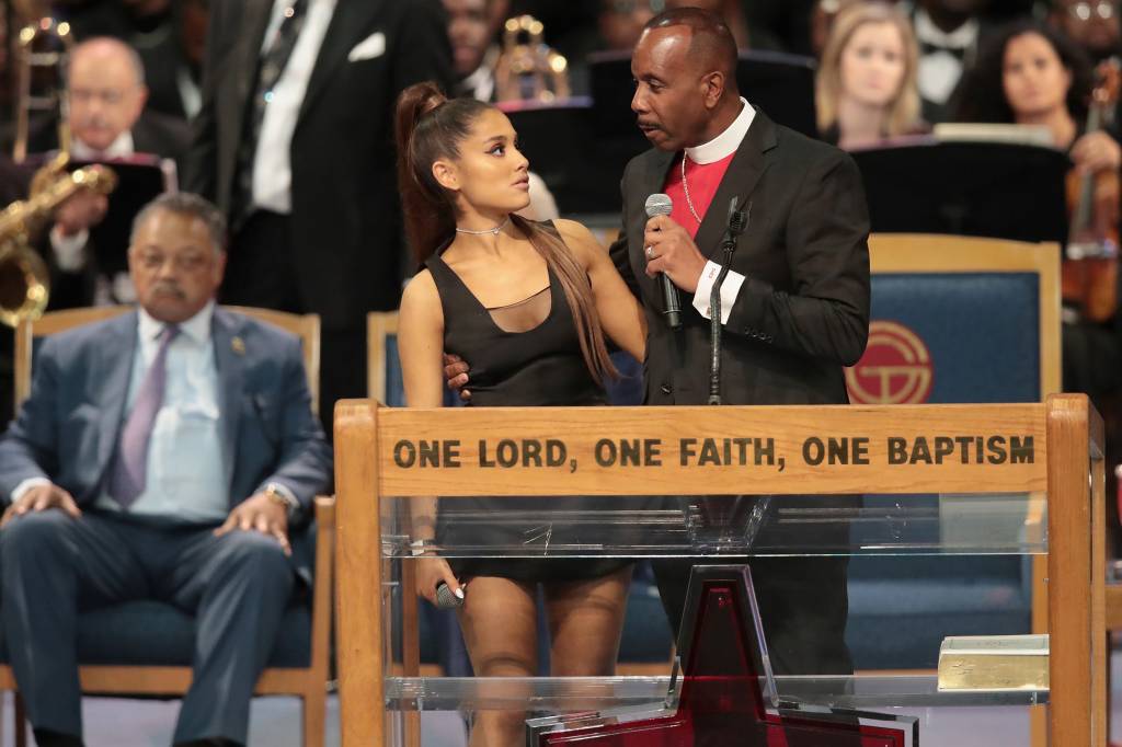 Ariana Grande sofre assédio de pastor Ariana Grande sofre assédio de pastor