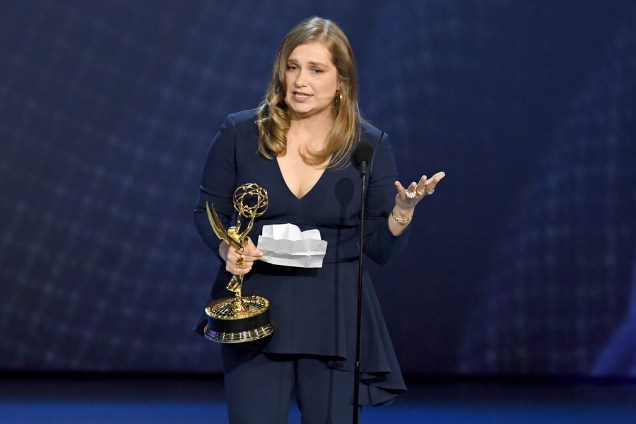 Merritt Wever vence na categoria de Melhor atriz coadjuvante em minissérie ou filme feito para TV, durante o Emmy Awards - 17/09/2018