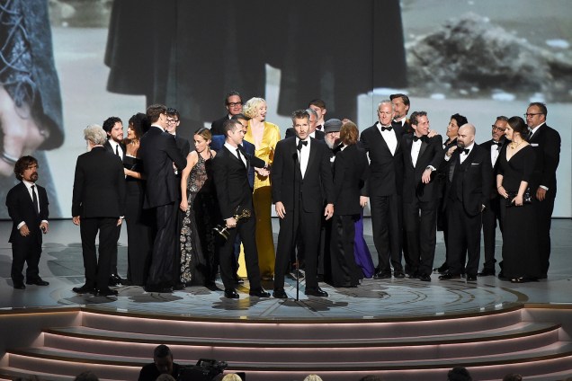 Elenco de ´Game of Thrones´sobe no palco para receber o prêmio na categoria de Melhor Série de Drama, durante a cerimônia do Emmy Awards - 17/09/2018