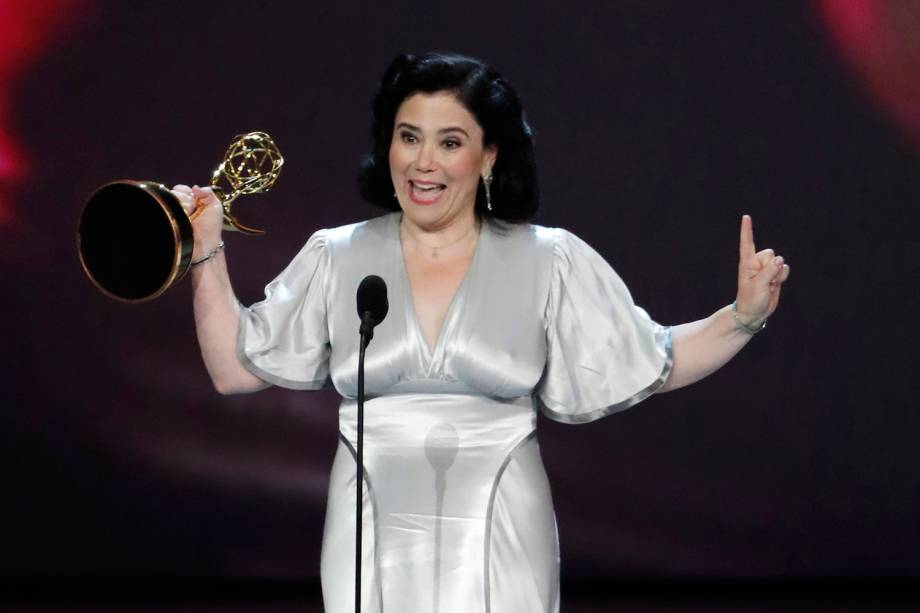 Alex Borstein recebe prêmio de melhor atriz coadjuvante em série cômica, no Emmy Awards - 17/09/2018