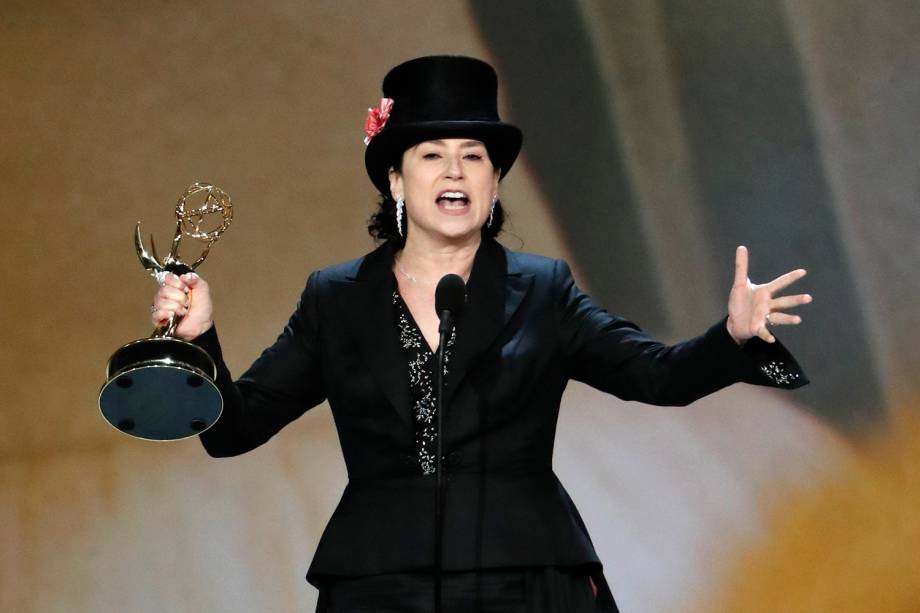 Amy Sherman-Palladino vence na categoria de Melhor Direção em Série de Comédia, no Emmy Awards - 17/09/2018