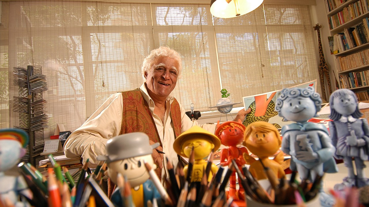 Ziraldo, cartunista e escritor, em seu estúdio de criação, tendo em primeiro plano bonecos de personagens que criou - 28/02/2007