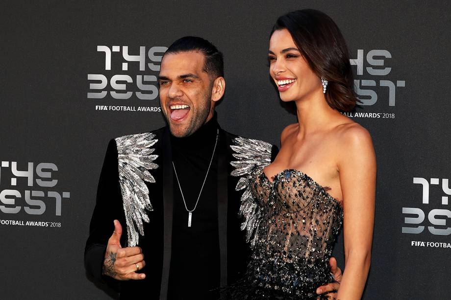 Daniel Alves do Paris Saint German chega com Joana Sanz a premiação The Best da FIFA em Londres, Inglaterra - 24/09/2018