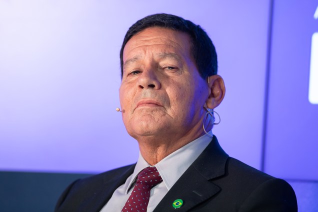 Hamilton Mourão (PRTB),  candidato a vice-presidente na chapa de Jair Bolsonaro (PSL), durante debate promovido por VEJA, em São Paulo (SP) - 04/09/2018