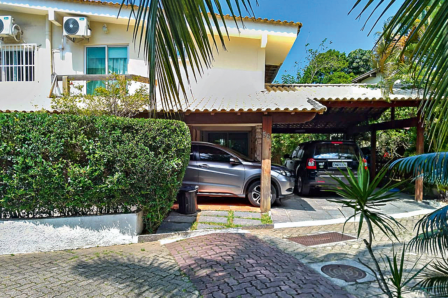 “ELEVADO PADRÃO” - A casa do deputado num condomínio de luxo no Rio de Janeiro