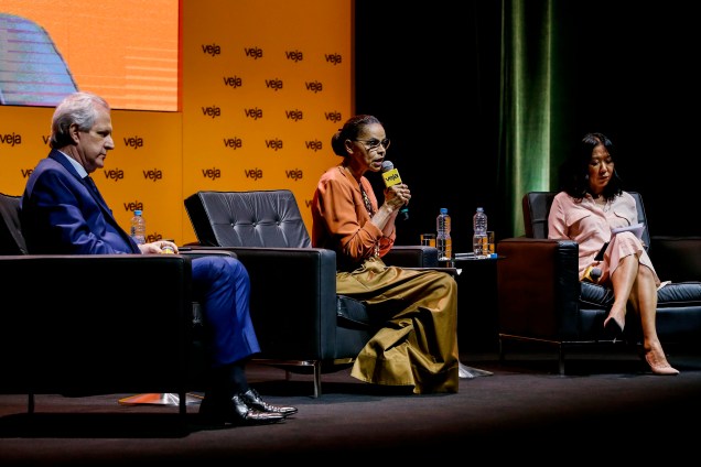 <span>Augusto Nunes, colunista, e Thaís Oyama, redatora-chefe de VEJA, entrevistaram a presidenciável durante o fórum Amarelas Ao Vivo</span>