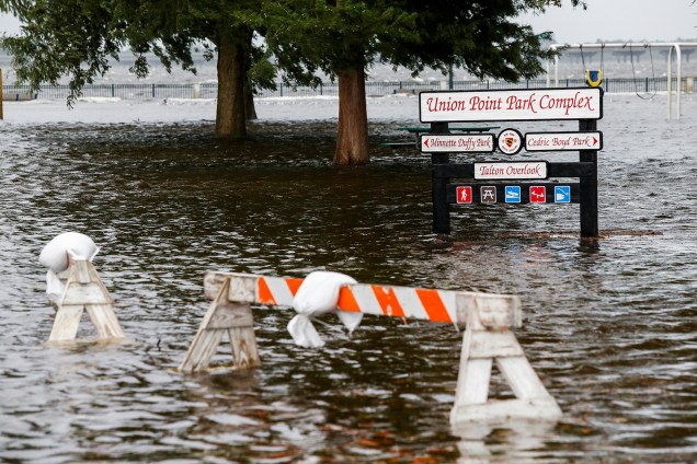 Union Point Park é inundado após a passagem do furacão Florence, em New Bern, cidade localizada no estado americano da Carolina do Norte - 13/09/2018