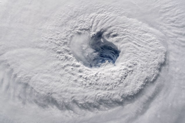 Câmera de alta definição posicionada do lado de fora da Estação Espacial Internacional captura o olho do furacão Florence através do Atlântico em direção à costa leste dos Estados Unidos - 12/09/2018