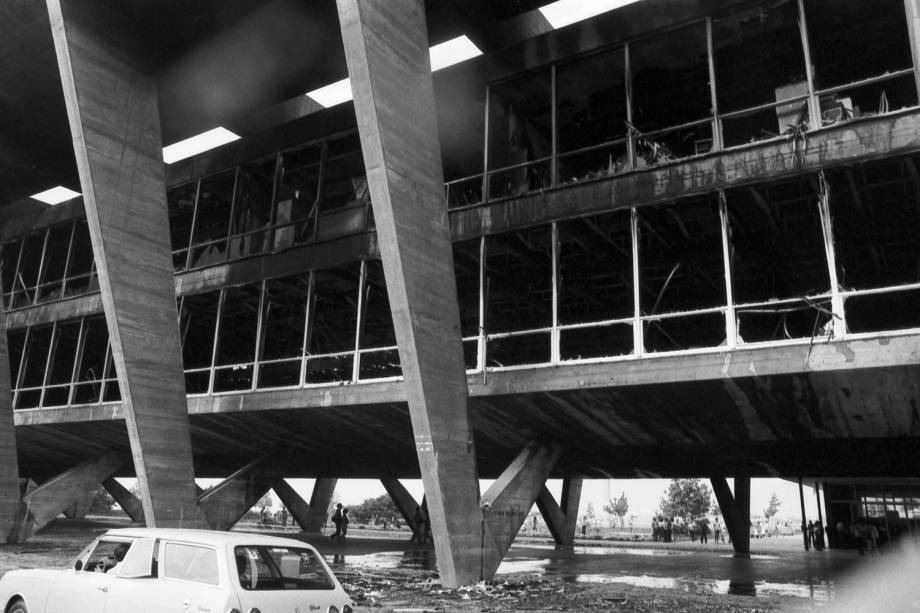 Museu de Arte Moderna do Rio de Janeiro depois do incêndio que destruiu 900 obras de arte - 1978