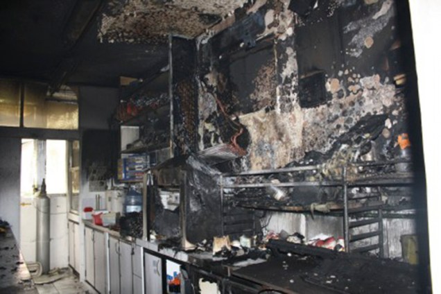 Laboratório do Centro de Ciências da Saúde da UFRJ após o incêndio de 10/12/2014