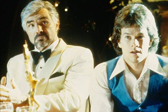 Burt Reynolds com Mark Wahlberg em 'Boogie Nights - Prazer sem Limites' (1997)