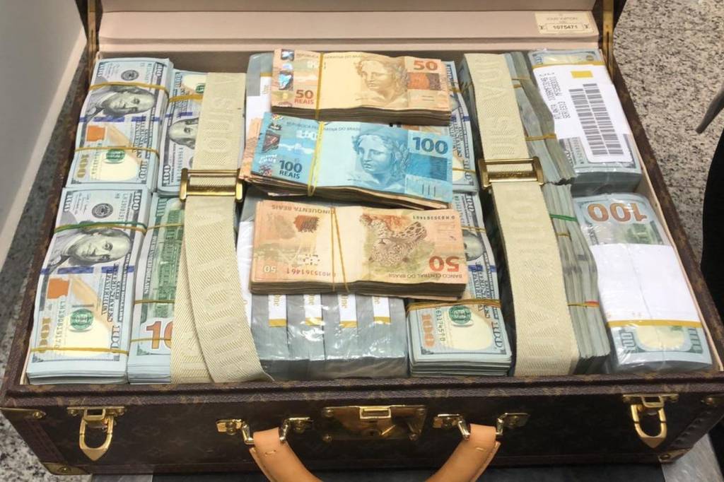 Paus de arara e malas com dinheiro (por Cristovam Buarque)