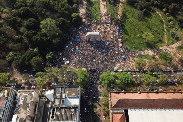 Protesto contra o candidato à presidência da República pelo PSL, Jair Bolsonaro no Parque Farroupilha (Redenção), em Porto Alegre - 29/09/2018