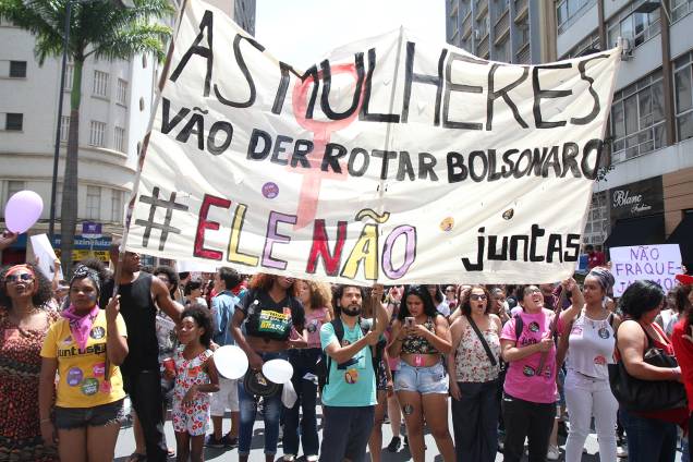 Protesto contra o candidato a Presidencia Jair Bolsonaro (PSL) é realizado no centro de Campinas, interior de São Paulo - 29/09/2018