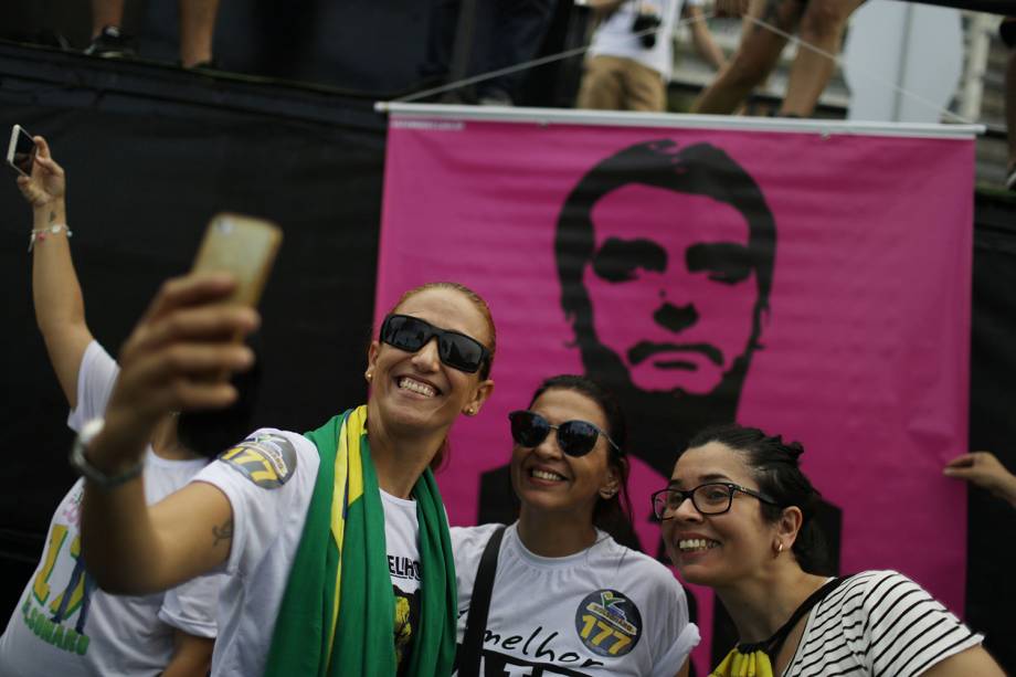 Apoiadores de Jair Bolsonaro realizam ato na praia de Copacabana no Rio de Janeiro - 29/09/2018