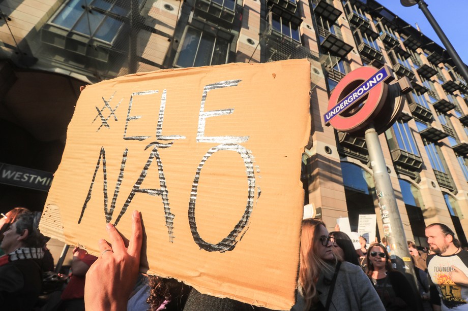 Protesto contra o presidenciável Jair Bolsonaro (PSL) em Londres, no Reino Unido - 29/09/2018