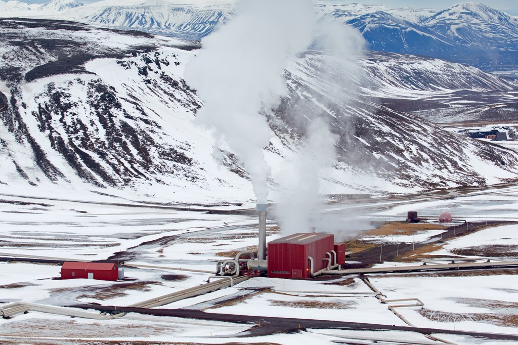 ALTERNATIVA - O que vale dinheiro, hoje, são soluções limpas, como a da usina geotérmica do Lago Myvatn, na Islândia