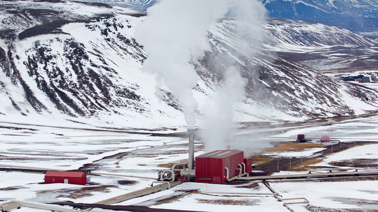 ALTERNATIVA - O que vale dinheiro, hoje, são soluções limpas, como a da usina geotérmica do Lago Myvatn, na Islândia