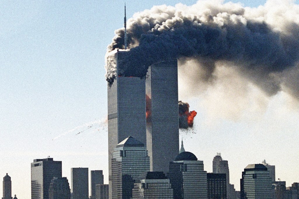 TORRES GÊMEAS - Depois do atentado do 11 de Setembro em Nova York, o presidente americano George Bush mostrou força