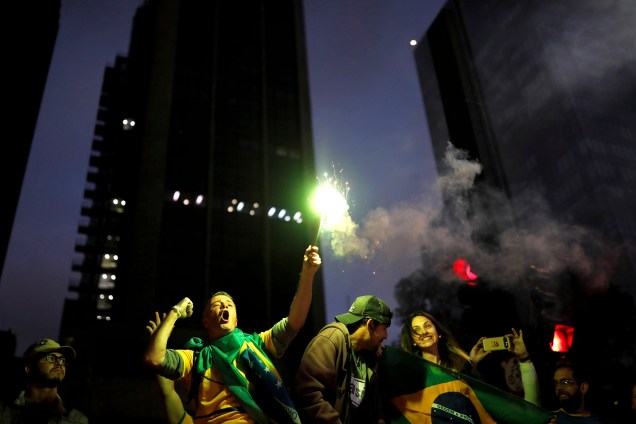 Apoiadores de Jair Bolso (PSL) comemoram a vitória nas eleições em um ato na Avenida Paulista - 28/10/2018