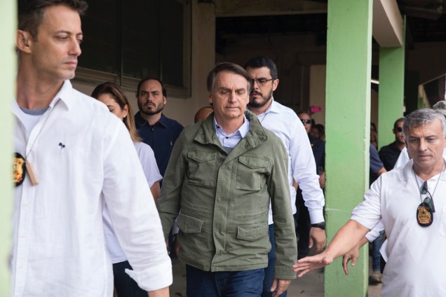 O candidato do PSL, Jair Bolsonaro, chega para votar com colete a prova de balas no Rio de Janeiro - 28/10/2018