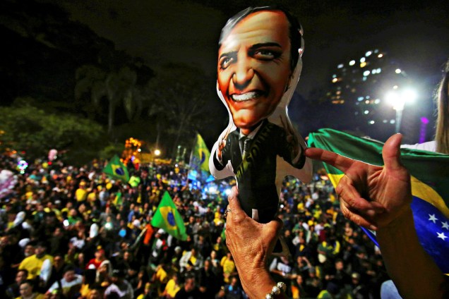 Manifestantes comemoram na Avenida Paulista, em São Paulo (SP), após Jair Bolsonaro (PSL) ser eleito presidente da República no segundo turno - 28/10/2018