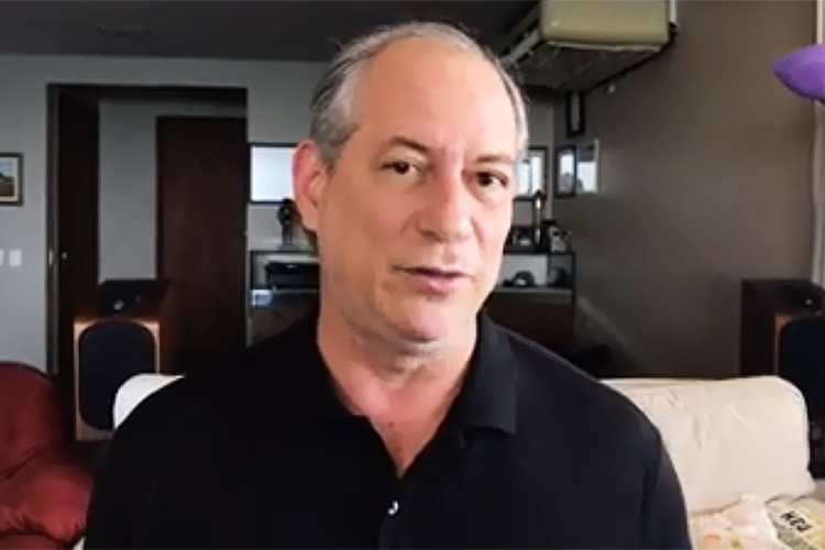 Ciro Gomes fala em defesa da democracia e n o declara apoio do 2