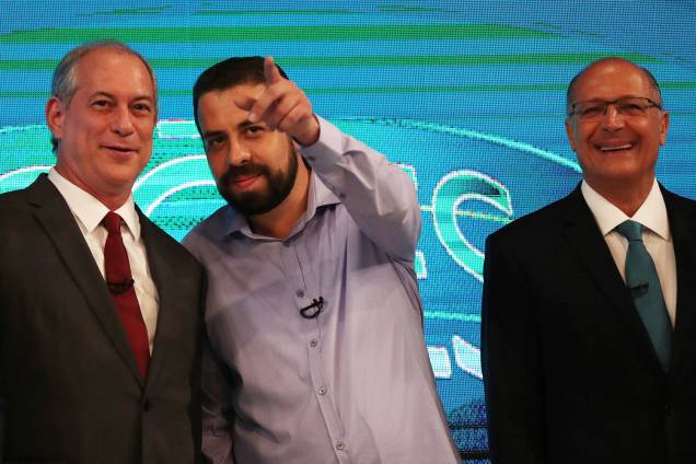 Ciro Gomes (PDT), Guilherme Boulos (PSOL) e Geraldo Alckmin (PSDB), antes do início de debate entre presidenciáveis realizado pela TV Globo - 04/10/2018