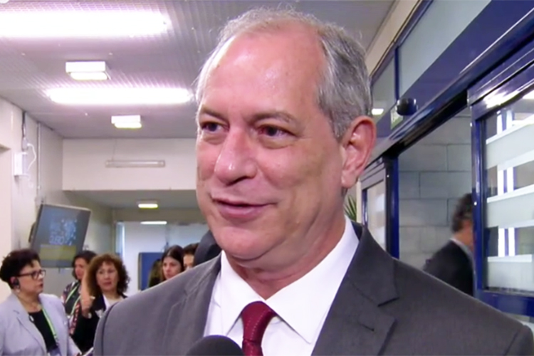 Ciro Gomes (PDT), candidato à Presidência da República, chega aos estúdios da TV Globo para participar de debate presidencial - 04/10/2018 Ciro Gomes (PDT), candidato à Presidência da República, chega aos estúdios da TV Globo para participar de debate presidencial - 04/10/2018