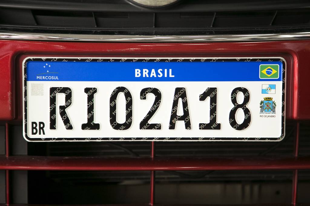 Contran adia para julho de 2019 novo modelo de placas do Mercosul
