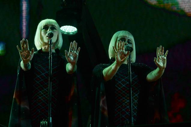 As backing vocals do show de Roger Waters durante a apresentação em São Paulo - 09/10/218