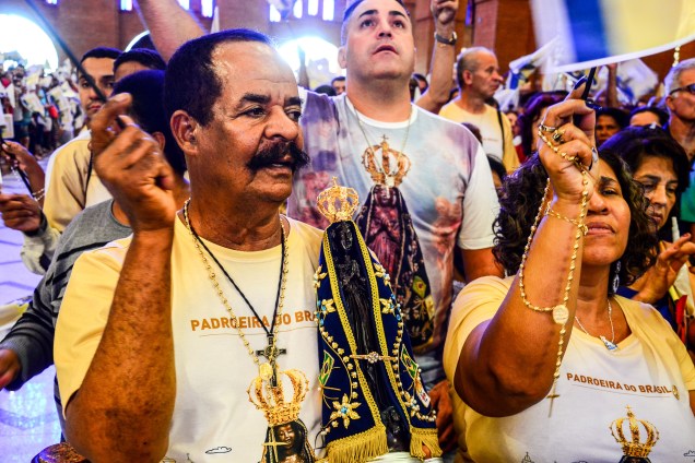 Movimentação de fiéis no santuário de Nossa Senhora de Aparecida durante as celebrações do dia da padroeira do Brasil - 12/10/2018