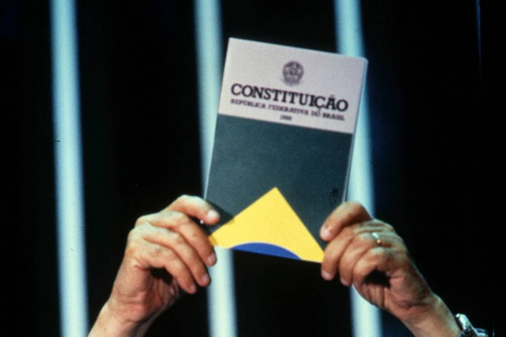 Nova Constituição, ideia que seduz Bolsonaro e parte da oposição