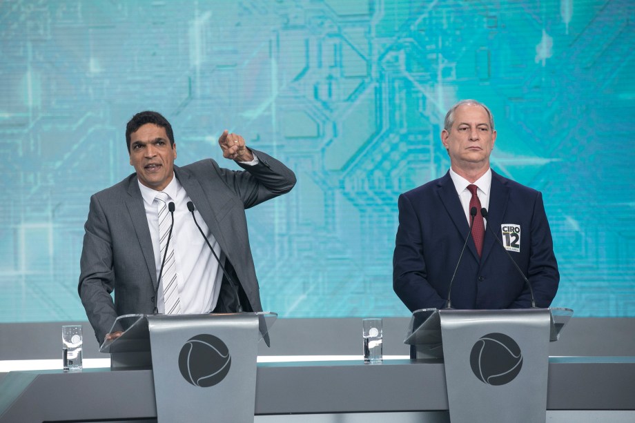 Cabo Daciolo (Patriota) e Ciro Gomes (PDT), durante debate entre presidenciáveis realizado pela TV Record, em São Paulo (SP) - 30/09/2018