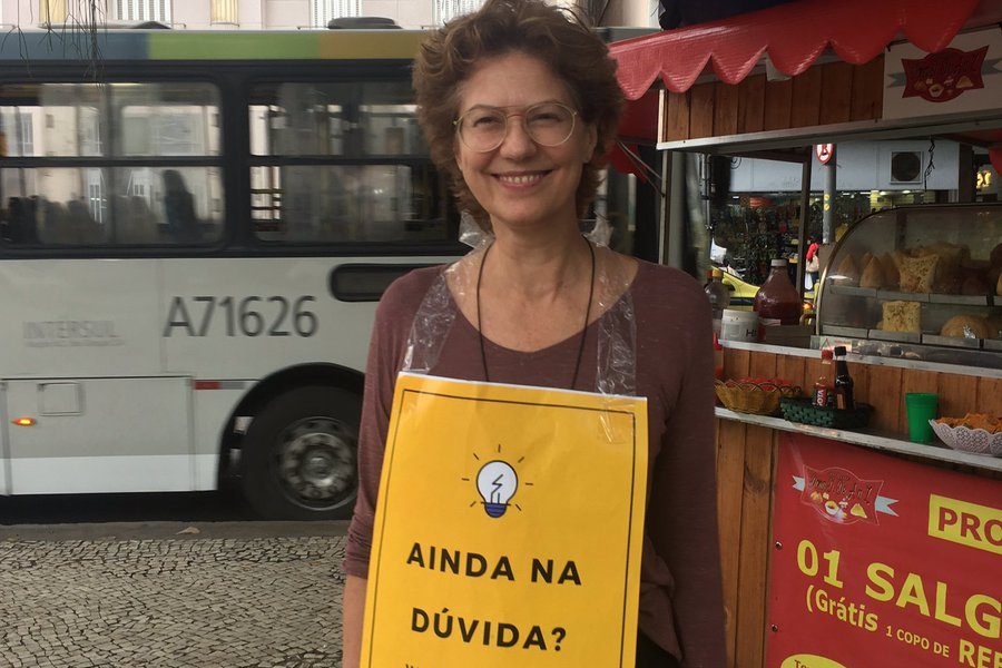 Patricia Pillar faz campanha no Rio de Janeiro para Fernando Haddad (PT)