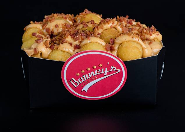 Potato balls, bolinha de batata, molho chipotle e bacon, entrada do Barney's Burger para o Menu Veja Comer & Beber Fortaleza Potato balls, bolinha de batata, molho chipotle e bacon, entrada do Barney's Burger para o Menu Veja Comer & Beber Fortaleza