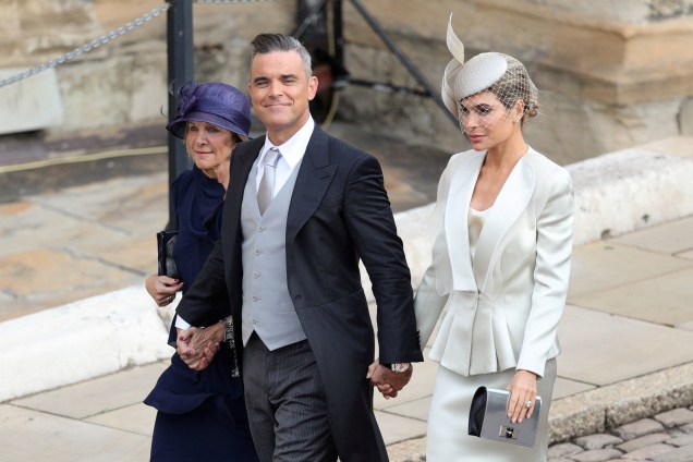 Robbie Williams e Ayda Field chegam para o casamento da Princesa Eugenie com Jack Brooksbank na Capela de São Jorge em Windsor - 12/10/2018