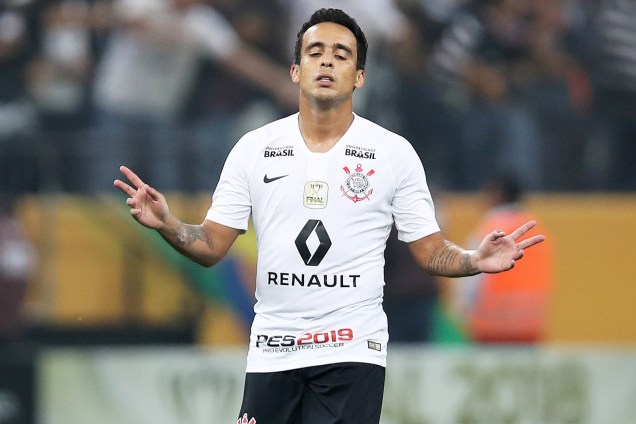 Jadson comemora após marcar gol de pênalti durante partida contra o Cruzeiro, válida pela final da Copa do Brasil - 17/10/2018
