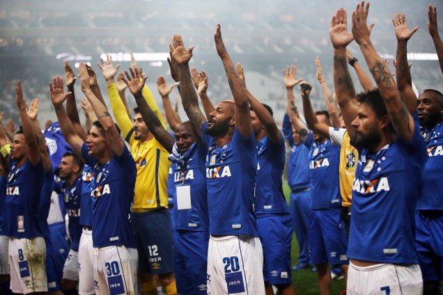Jogadores do Cruzeiro comemoram após conquistarem o título da Copa do Brasil sobre o Corinthians - 17/10/2018