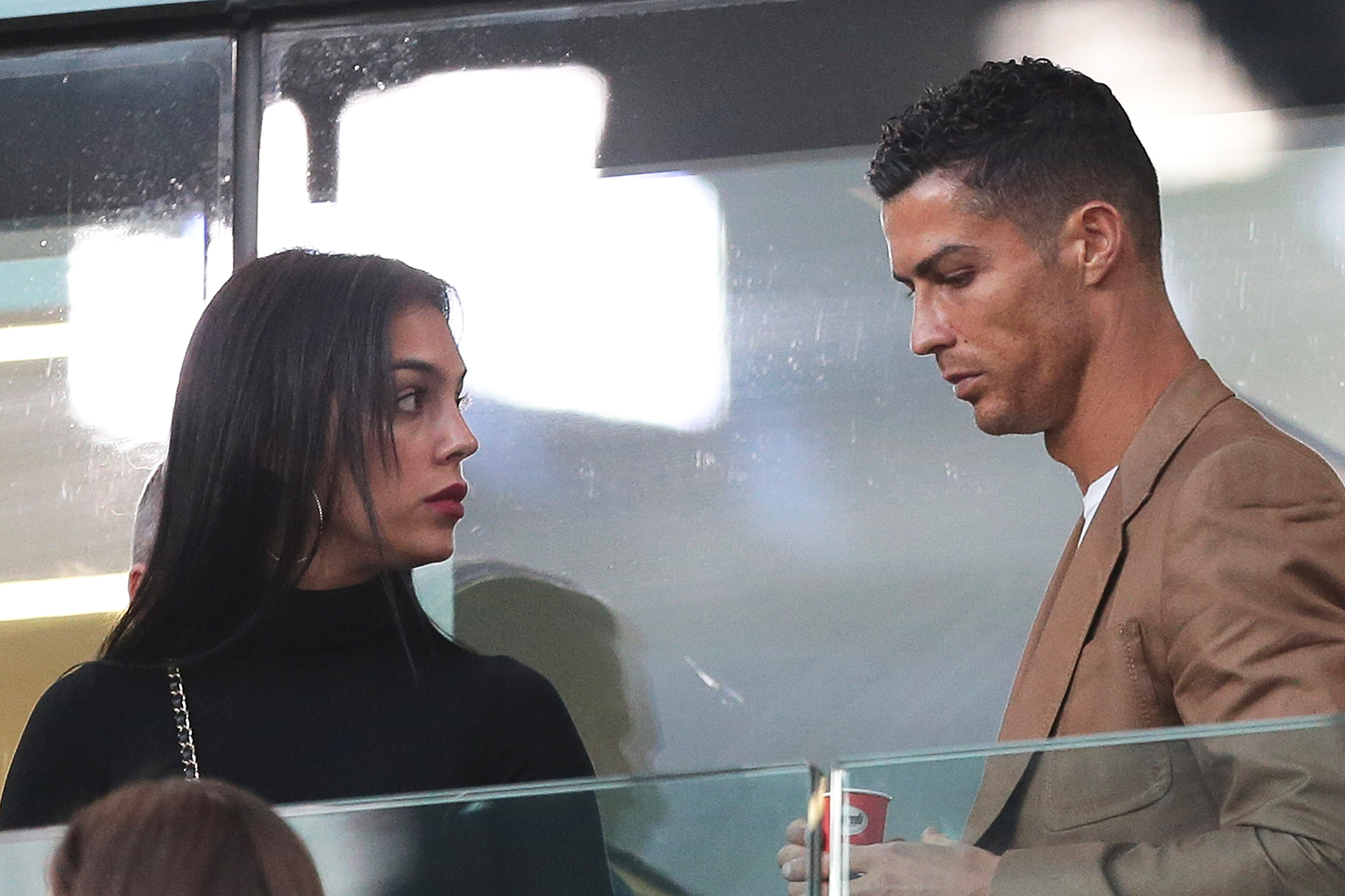 Cristiano Ronaldo busca refúgio em Lisboa e se reúne com advogados | VEJA