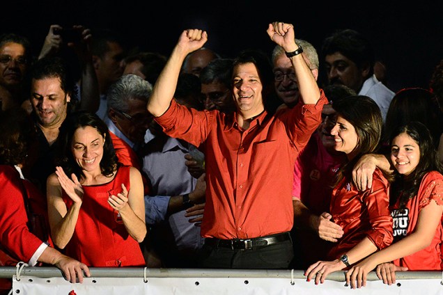 <span style="font-weight:400;">Fernando Haddad (PT) venceu a corrida para prefeito de São Paulo no segundo turno, com 55% dos votos válidos, contra 44% de José Serra (PSDB) - 28/10/2012</span>