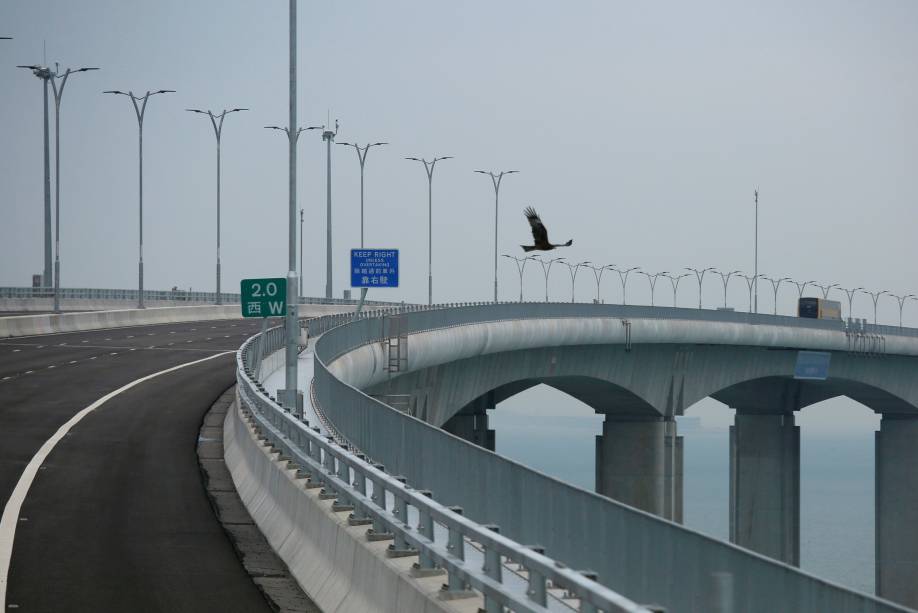 Vista geral de um trecho da ponte Hong Kong-Zhuhai-Macau (HKZM) em Hong Kong - 19/10/2018