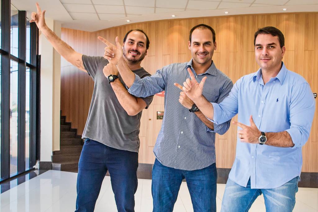 Eduardo Bolsonaro, Flávio Bolsonaro e Carlos Bolsonaro